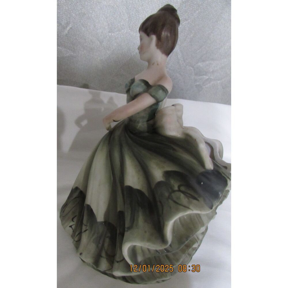 Vintage Lefton green dress lady girl planter brown hair twirling swirling flower - Picture 11 of 14